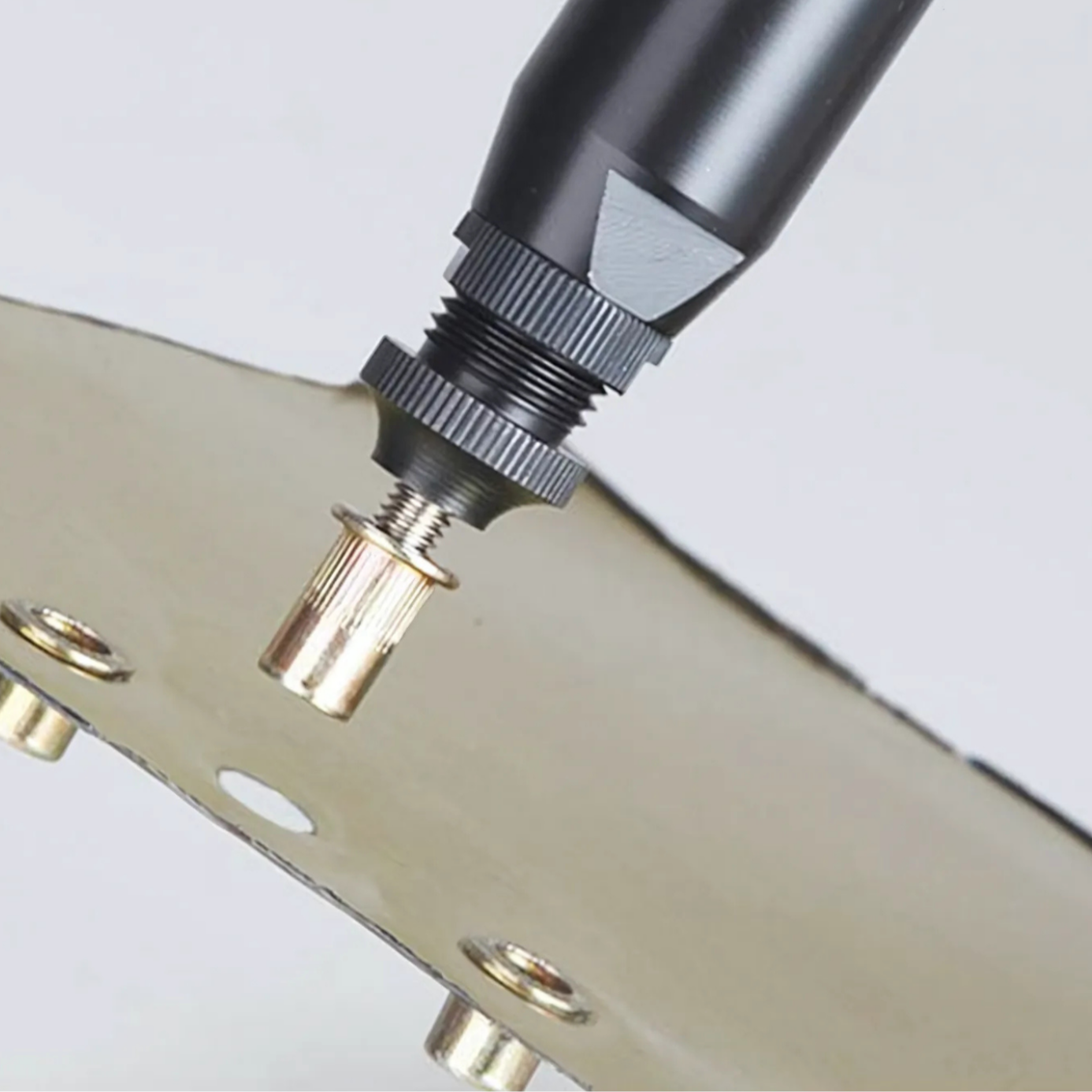 RivetGrip™ | Flat head threaded nut rivet nut set