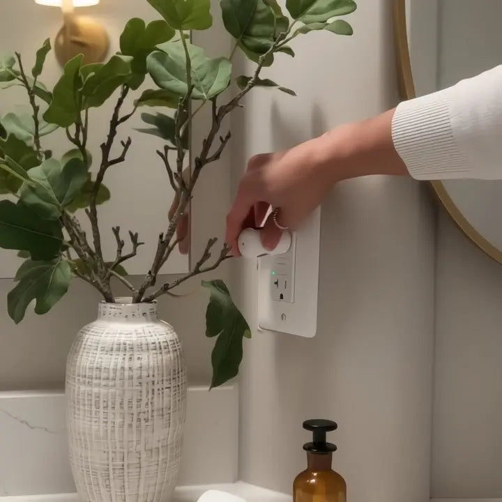 GlowEase™ | Elegant night light: Gentle safety in the hallway. Automatic & simple for your home.