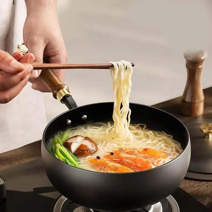 KuroNabe™ | Japanese cast iron pot with wooden lid – Traditional design for modern kitchens