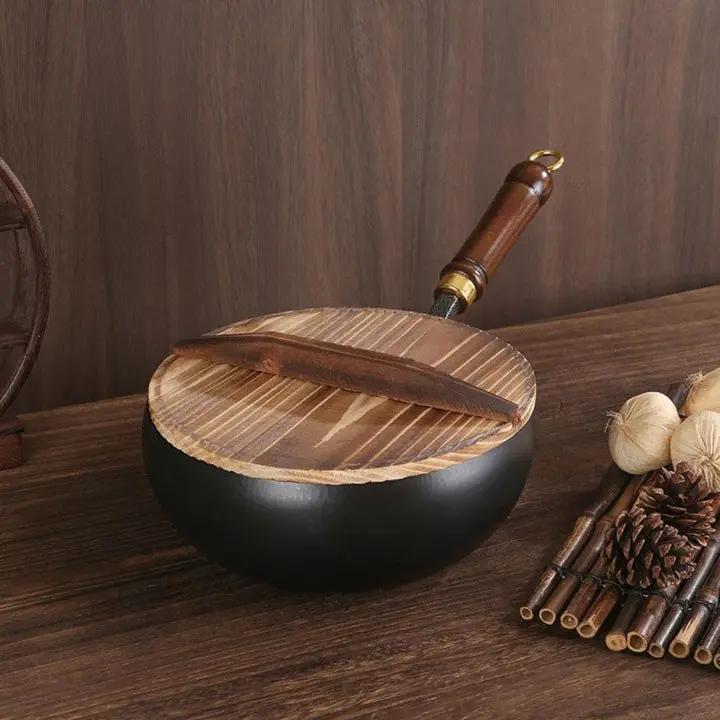 KuroNabe™ | Japanese cast iron pot with wooden lid – Traditional design for modern kitchens