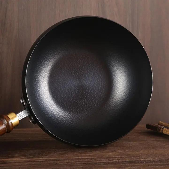 KuroNabe™ | Japanese cast iron pot with wooden lid – Traditional design for modern kitchens