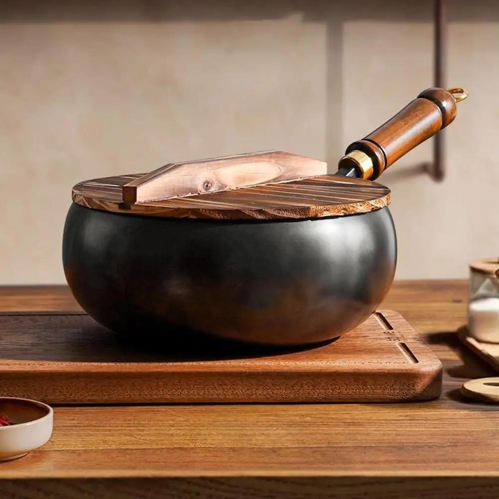 KuroNabe™ | Japanese cast iron pot with wooden lid – Traditional design for modern kitchens