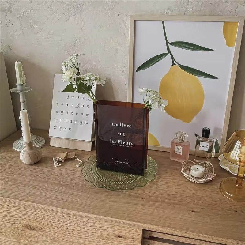 Vessora™ | Book-shaped vase